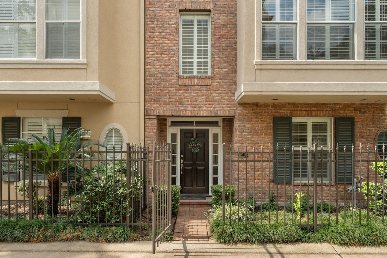 2196 Bancroft St #2196 - Photo 3 of 30