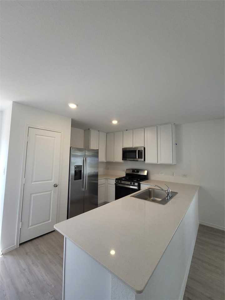 105 Painted Night Rd #105 - Photo 3 of 8