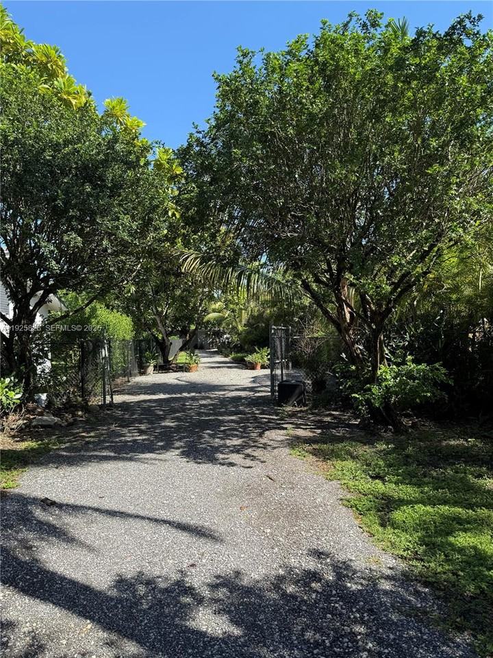 9855 Sw 62nd St #9855 - Photo 3 of 9