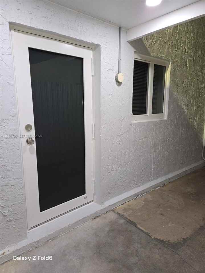 19251 Nw 61st Ave - Photo 6 of 10