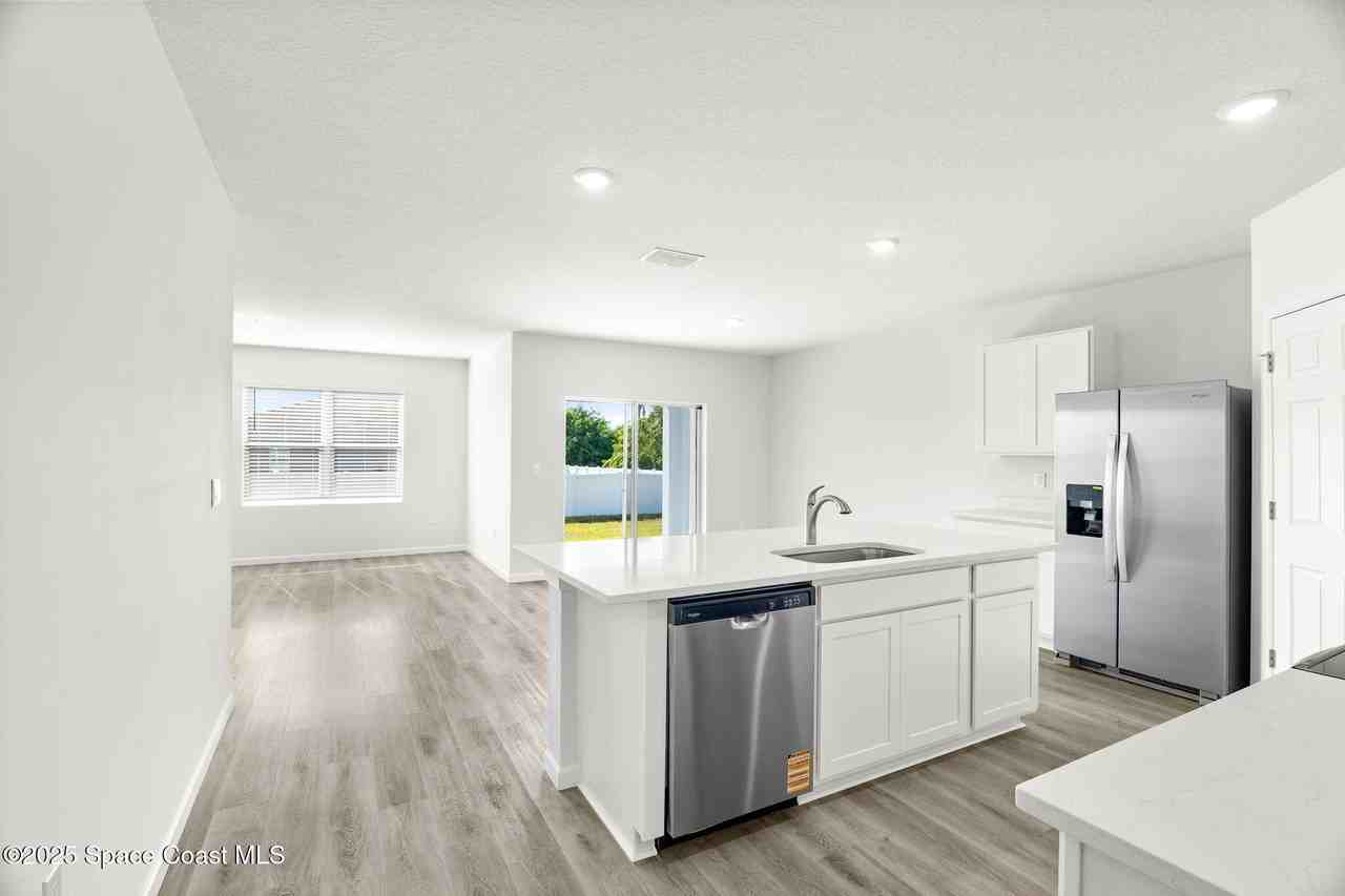 542 Hamy St Sw #542 - Photo 2 of 29