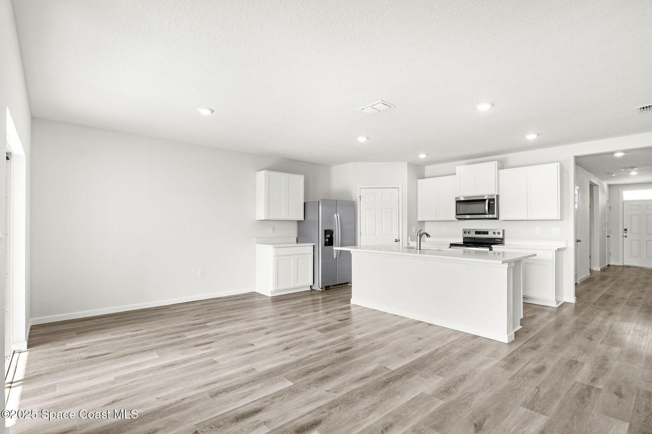 542 Hamy St Sw #542 - Photo 5 of 29