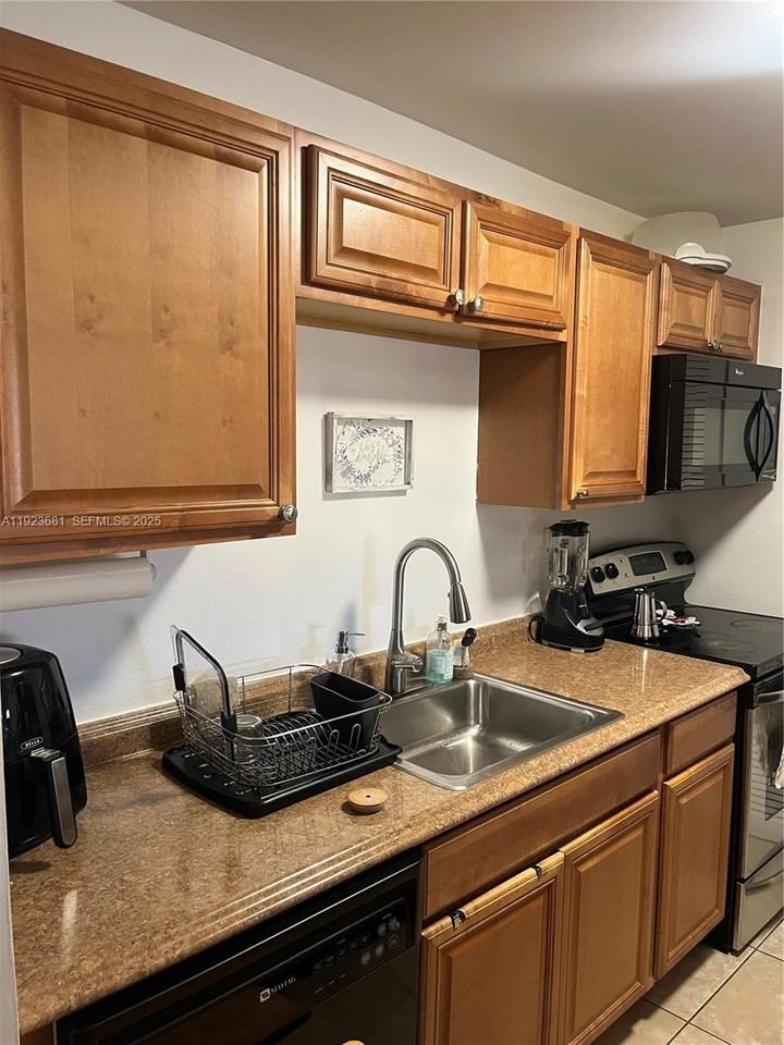 200 Lakeview Dr #200-311 - Photo 2 of 7