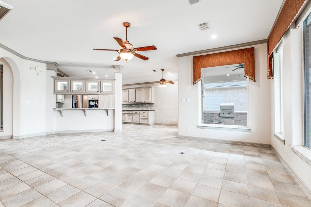 13661 Lakeside Place Dr #13661 - Photo 3 of 35