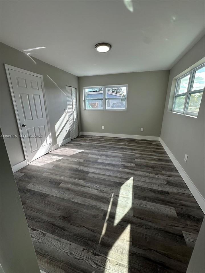 4711 Sw 38th St #4711 - Photo 2 of 16