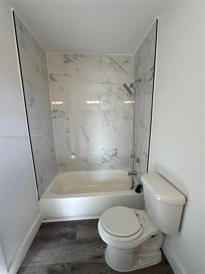 4711 Sw 38th St #4711 - Photo 3 of 16