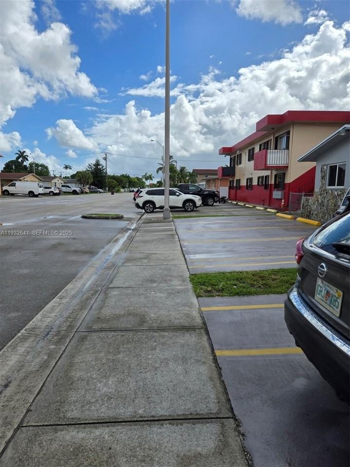 354 W 19th St #354-4 - Photo 2 of 5