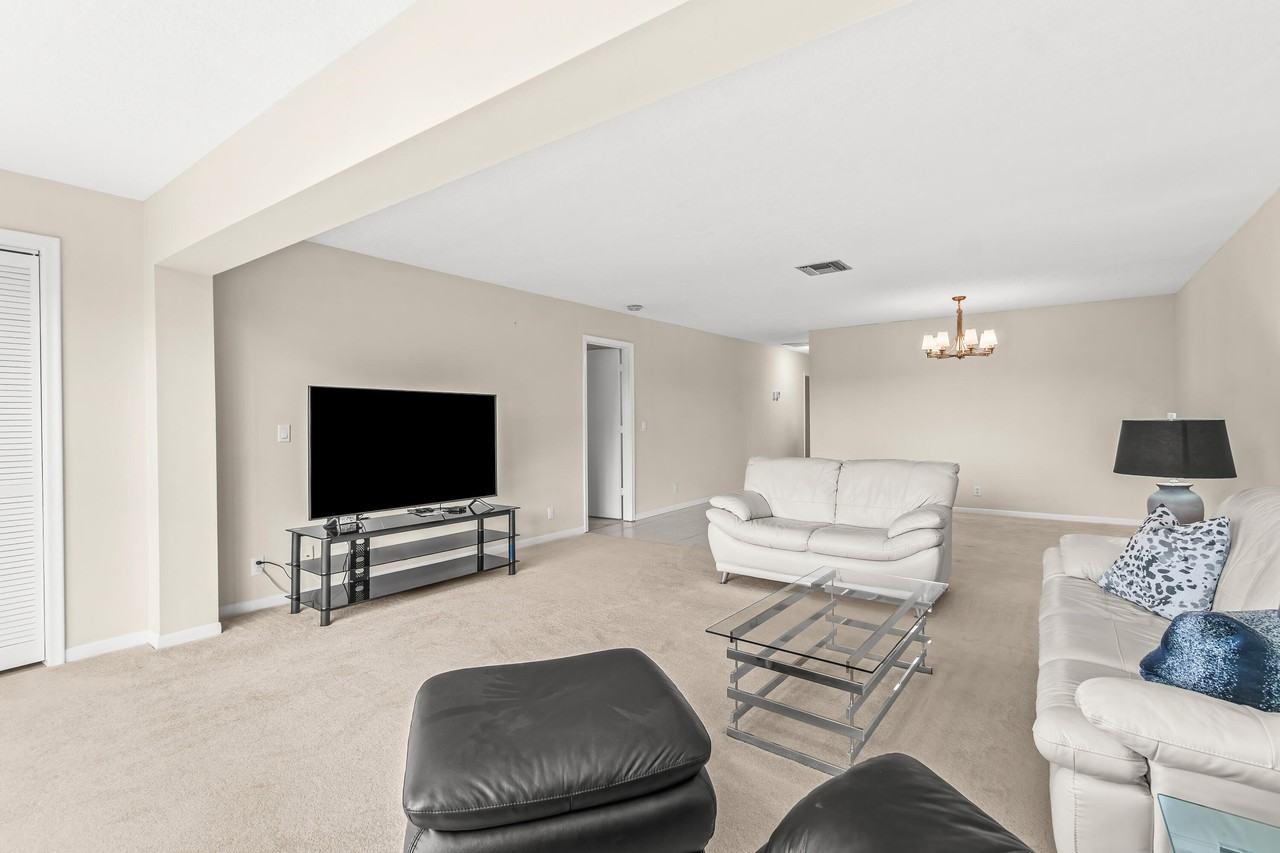 1521 Nw 19th Ter #1521-202 - Photo 4 of 32