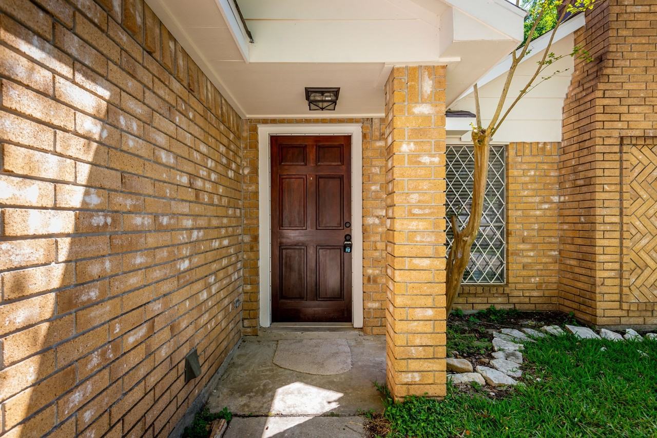 412 Meadowpoint Dr #412 - Photo 4 of 32