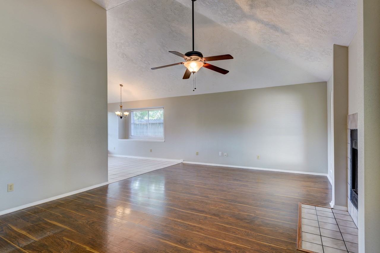 412 Meadowpoint Dr #412 - Photo 5 of 32