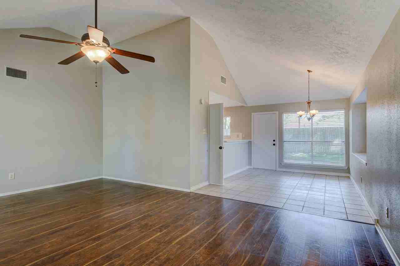 412 Meadowpoint Dr #412 - Photo 6 of 32