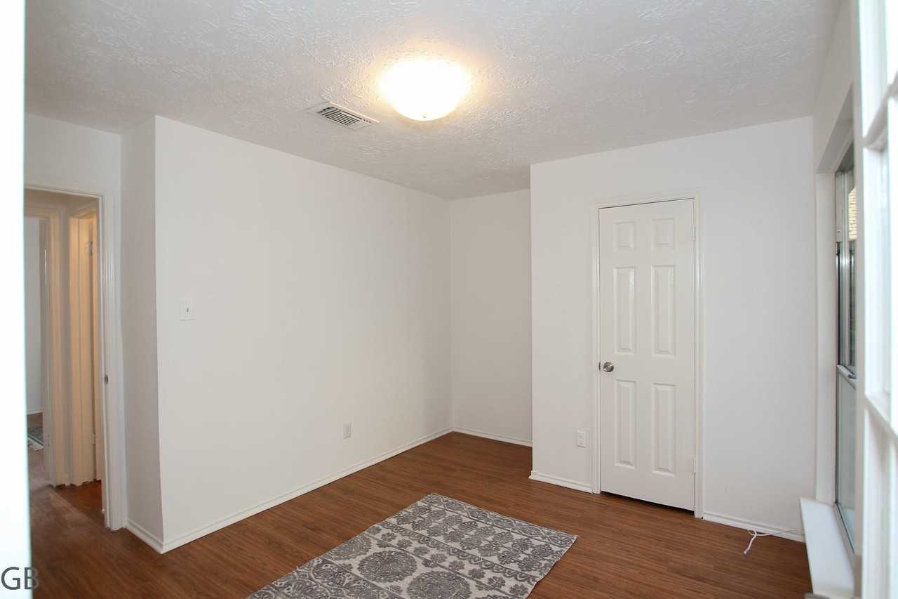 2002 Creekshire Dr #2002 - Photo 4 of 27