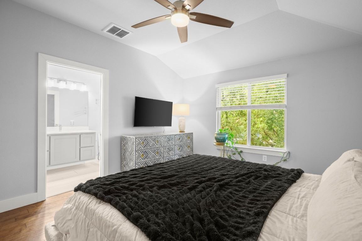 1220 Delano St #1220B - Photo 5 of 24