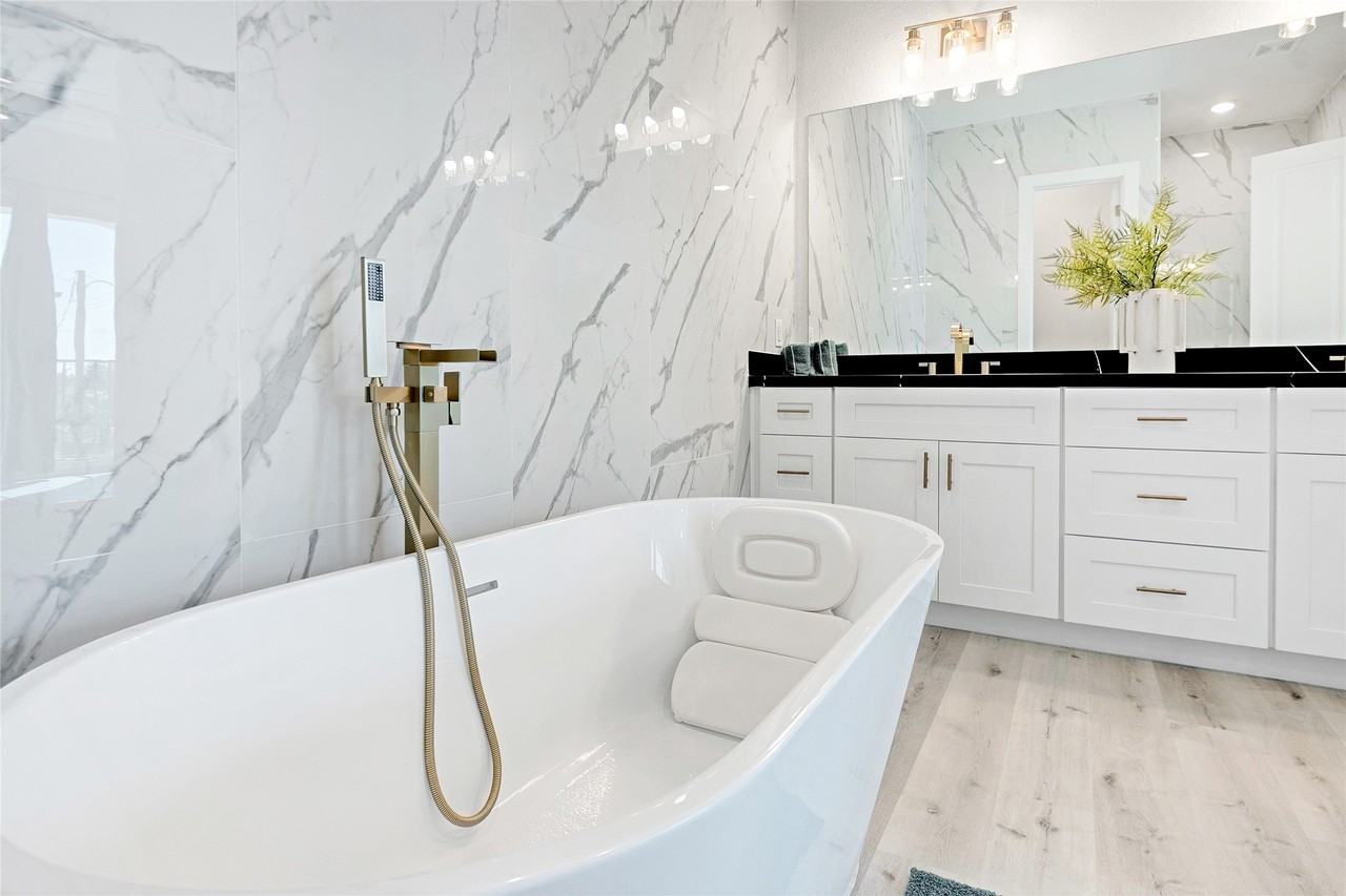 5908 Saint Augustine St #5908F - Photo 3 of 30