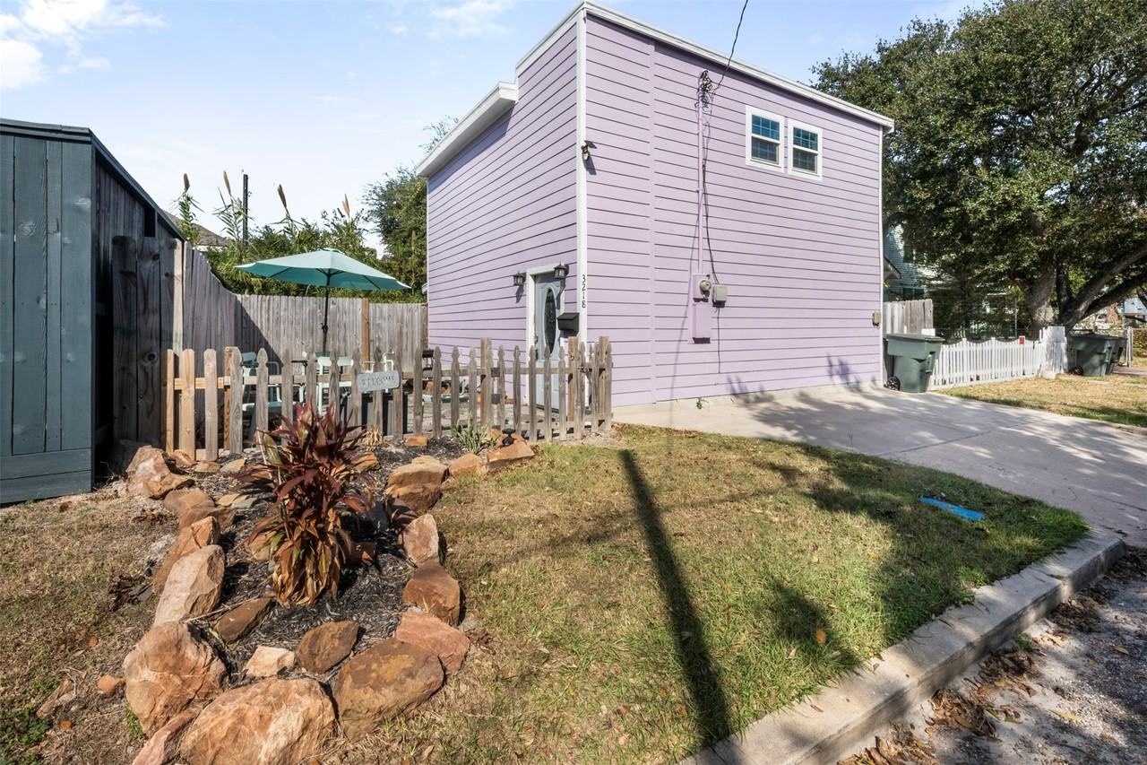 3218 Avenue Q 1/2 #3218 - Photo 4 of 28