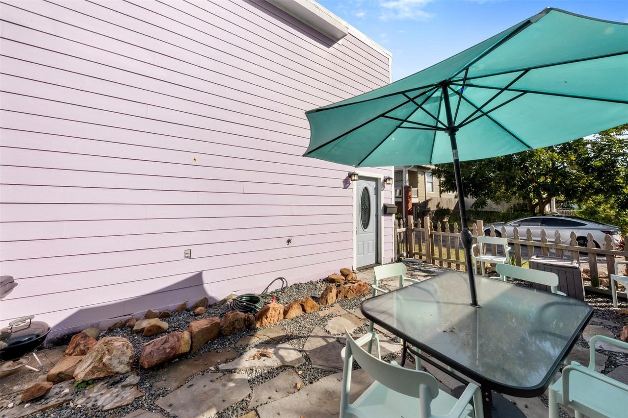 3218 Avenue Q 1/2 #3218 - Photo 5 of 28