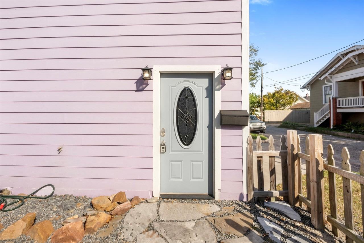 3218 Avenue Q 1/2 #3218 - Photo 6 of 28