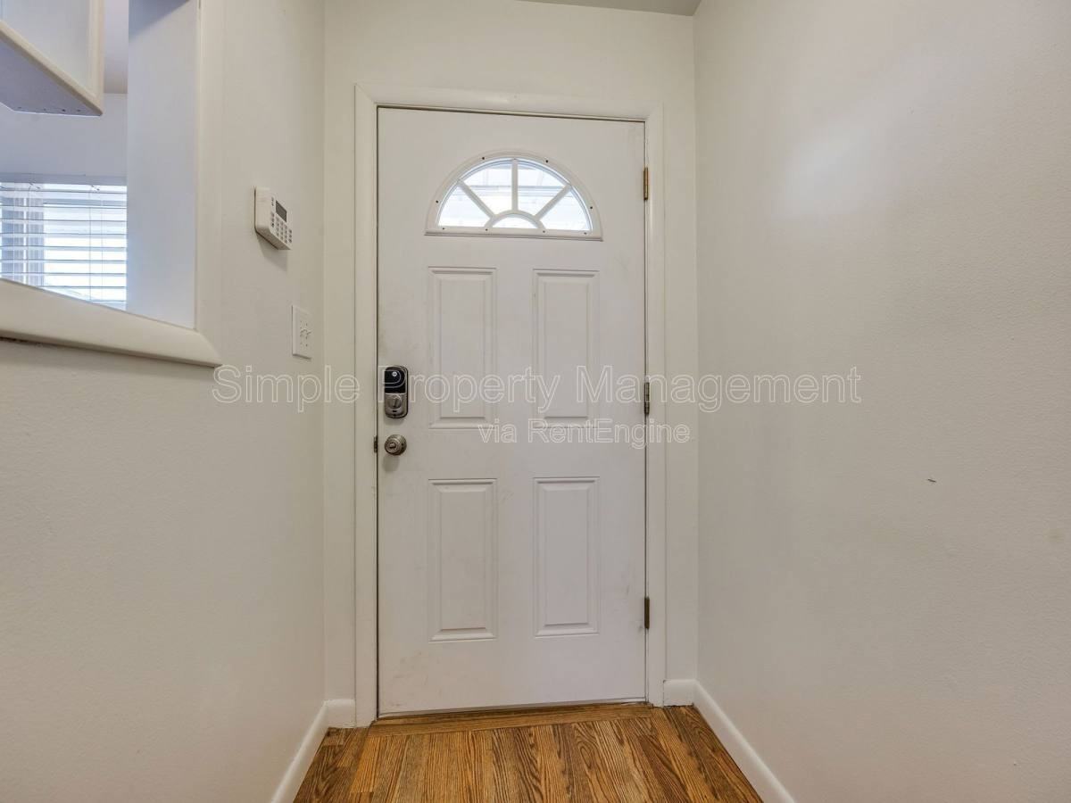 611 Garth Brooks Blvd - Photo 3 of 10