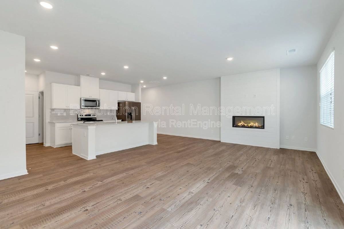 101 Tumbling Waters Trl - Photo 3 of 10