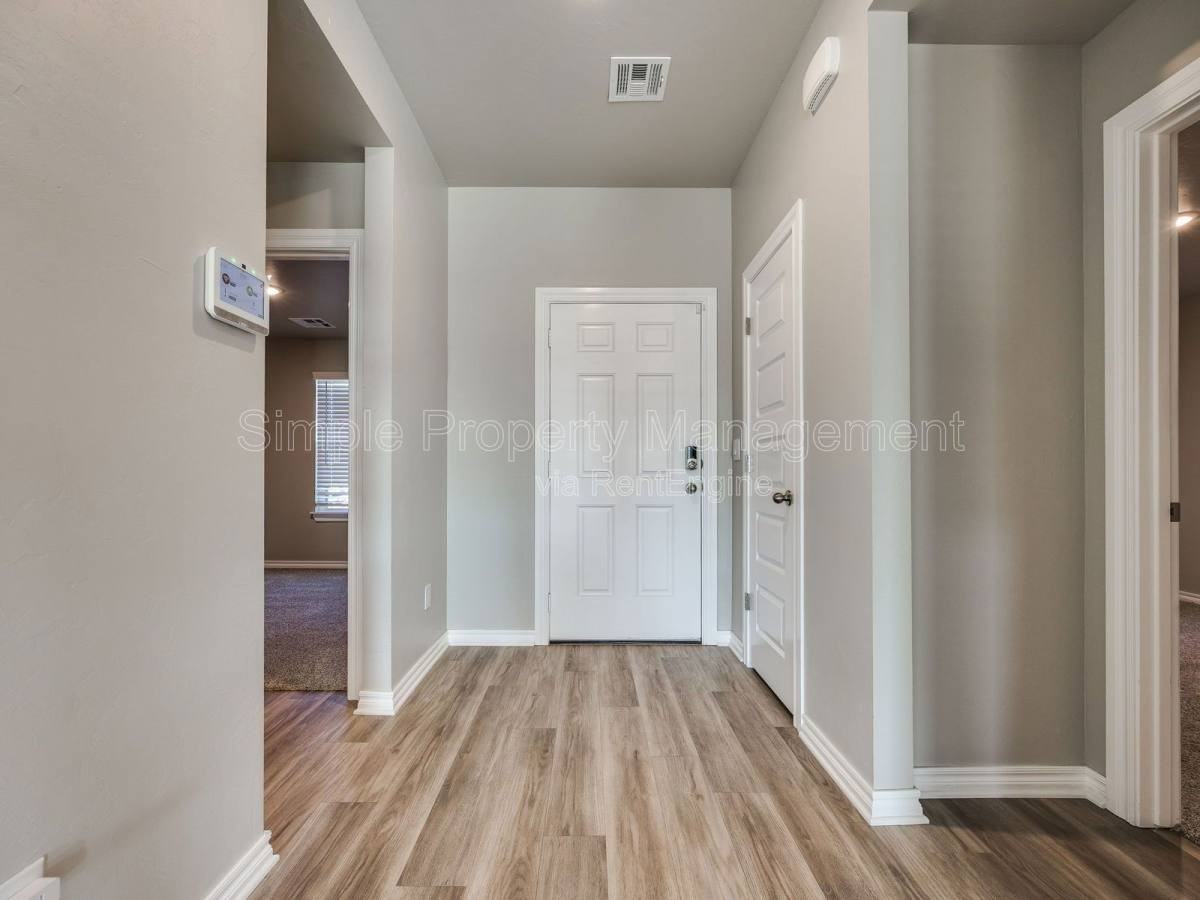 7532 Nw 143rd St - Photo 2 of 10