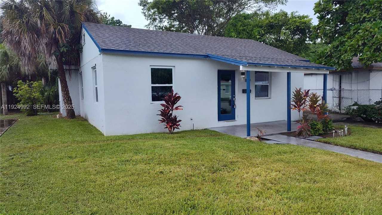 849 W 2nd St #849A - Photo 3 of 7