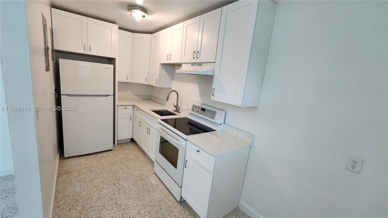 E Dania Beach Blvd #4555-1 - Photo 7 of 15