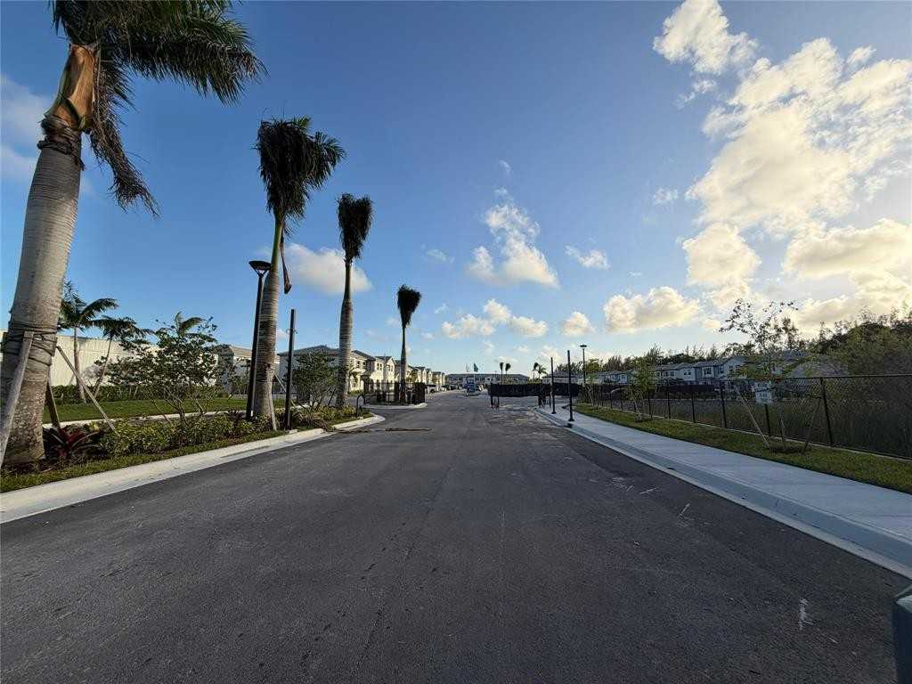 1136 Nw 2nd Ter #1136 - Photo 3 of 18