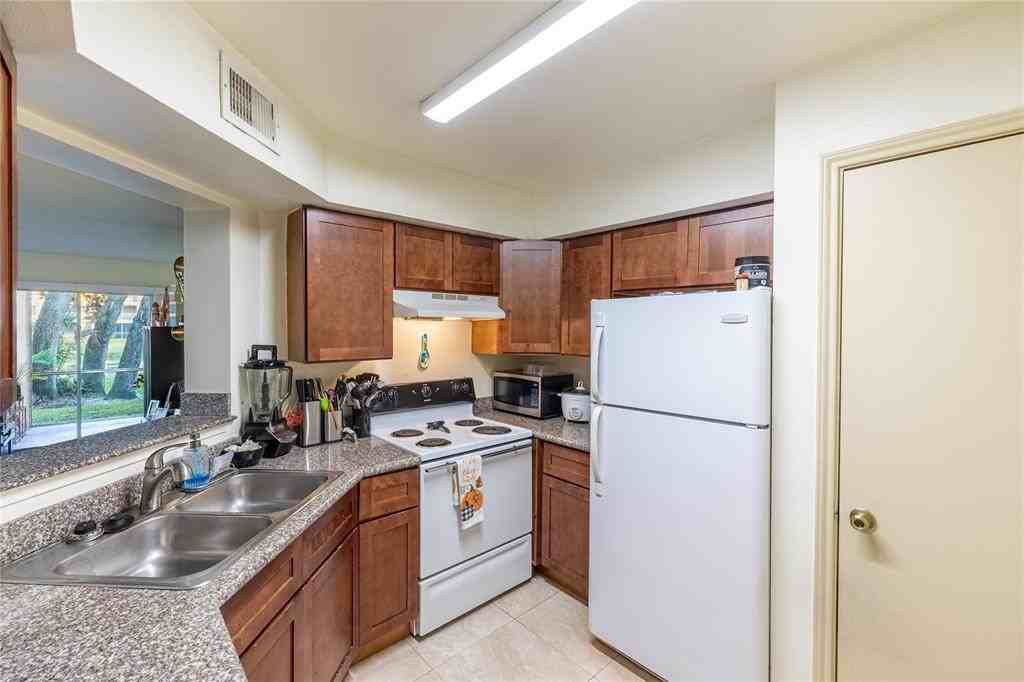 2405 Nw 33rd St #2405-1201 - Photo 4 of 24