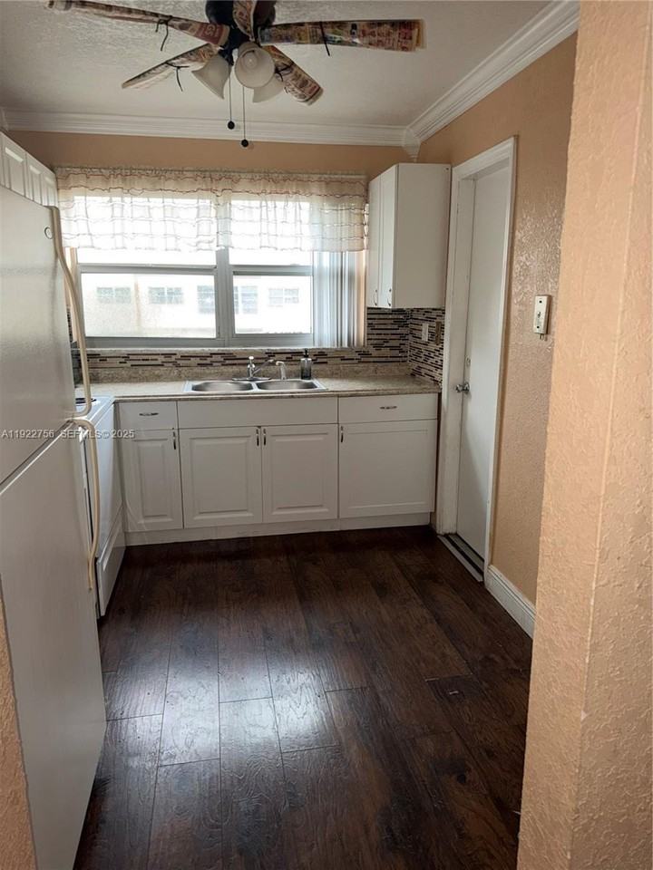 4042 Nw 19th St #4042-305 - Photo 2 of 8