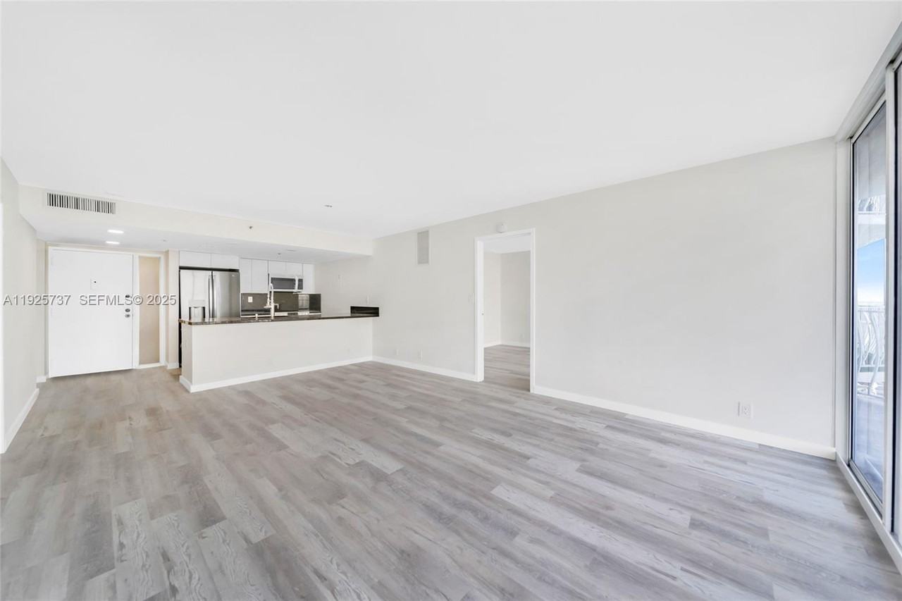 7601 E Treasure Dr #7601-2103 - Photo 3 of 46