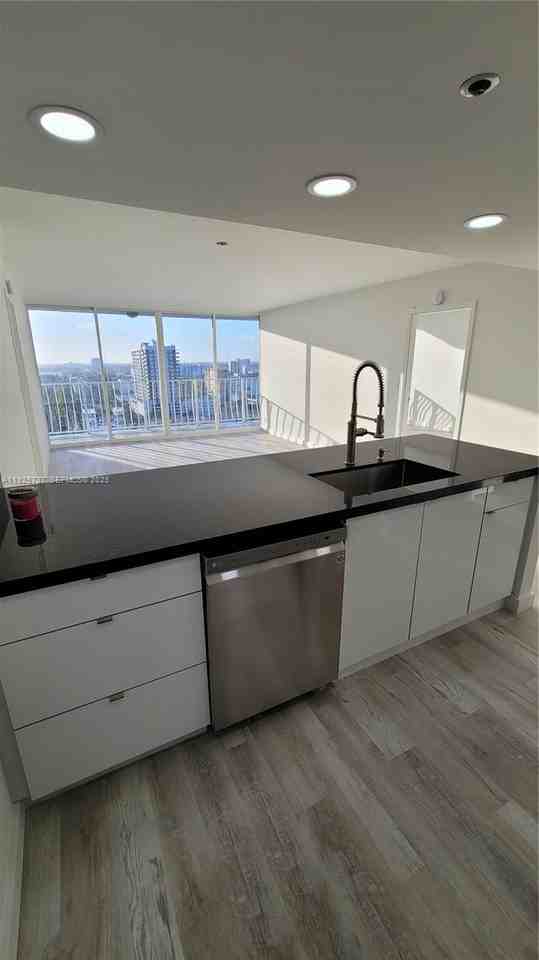 7601 E Treasure Dr #7601-2103 - Photo 4 of 46