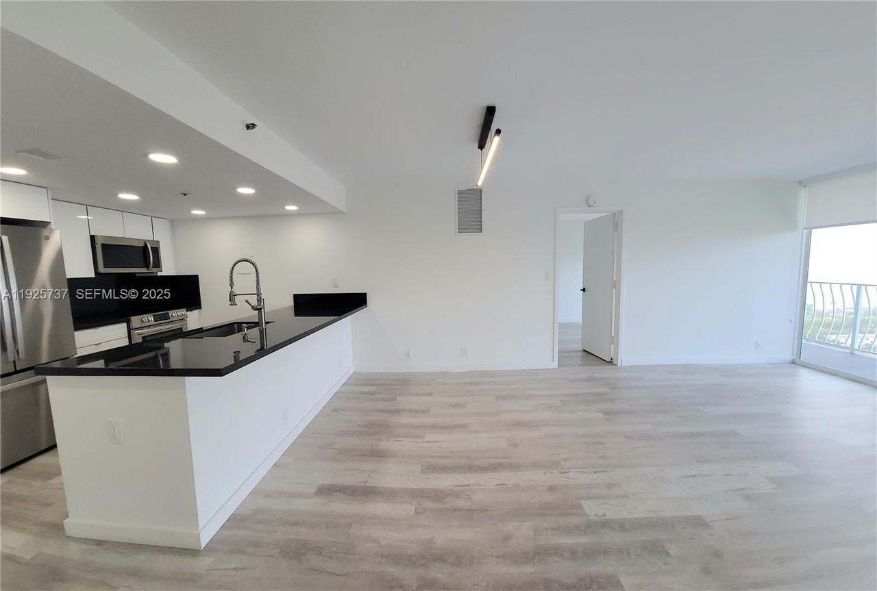 7601 E Treasure Dr #7601-2103 - Photo 7 of 46