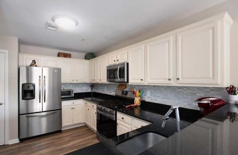 1092 Shadowlawn Dr - Photo 5 of 24