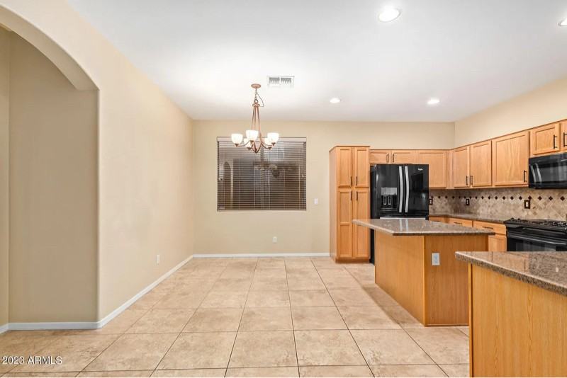 12527 W Campina Dr - Photo 5 of 12