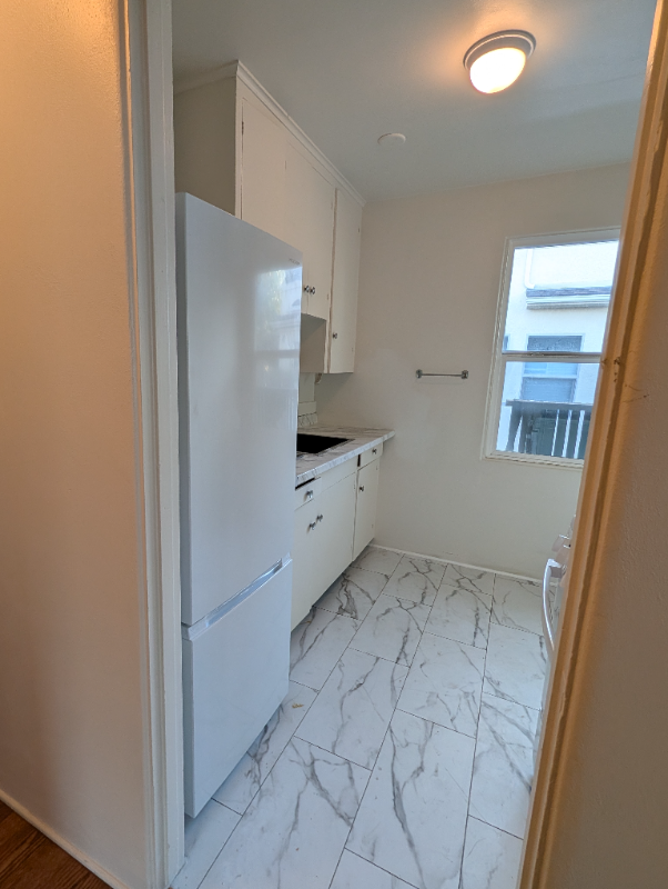 1127 Grand Ave #2 - Photo 5 of 9