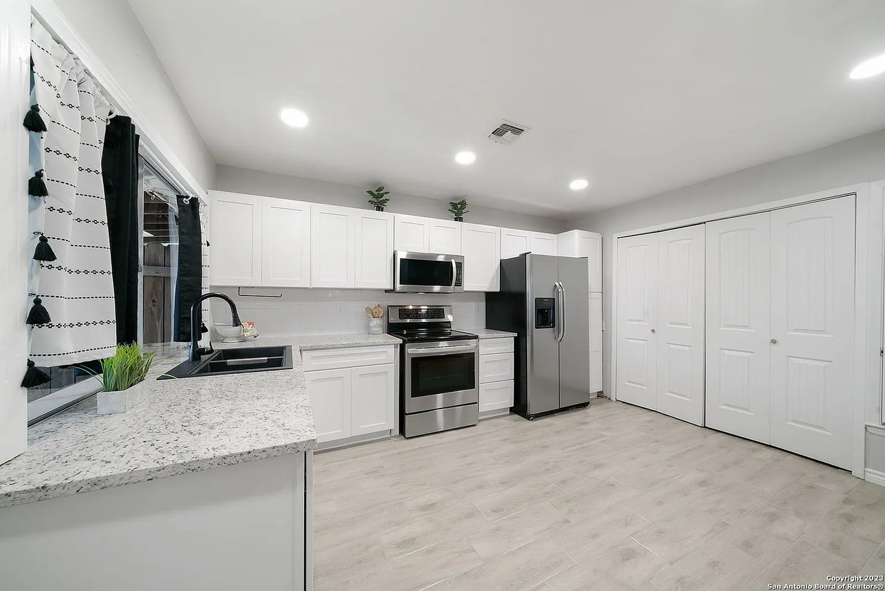 6519 Spring Manor Street - Photo 4 of 16