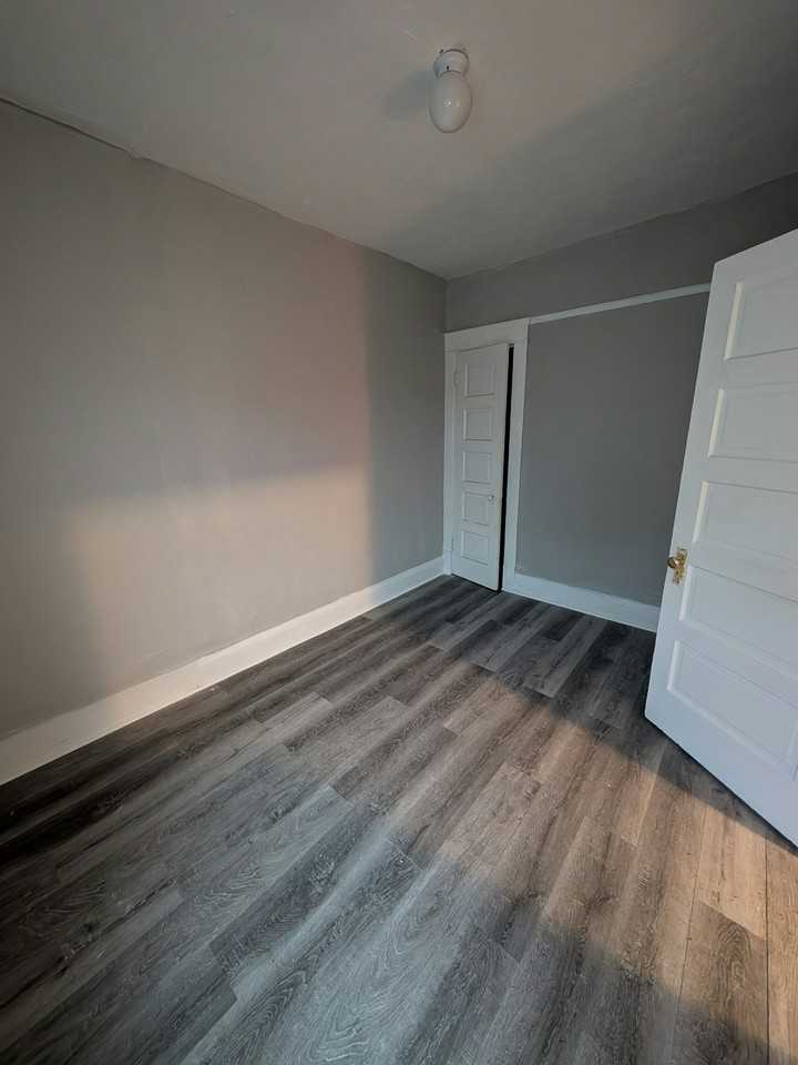 1176 East 61st Street, Unit 5 - Photo 2 of 6