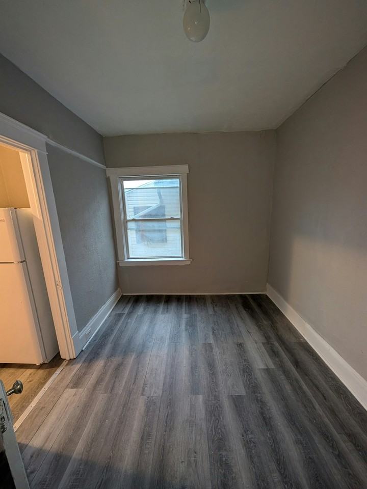 1176 East 61st Street, Unit 5 - Photo 3 of 6