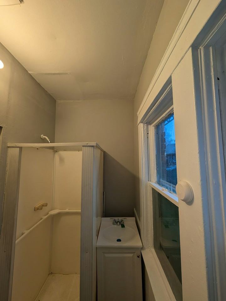 1176 East 61st Street, Unit 5 - Photo 5 of 6