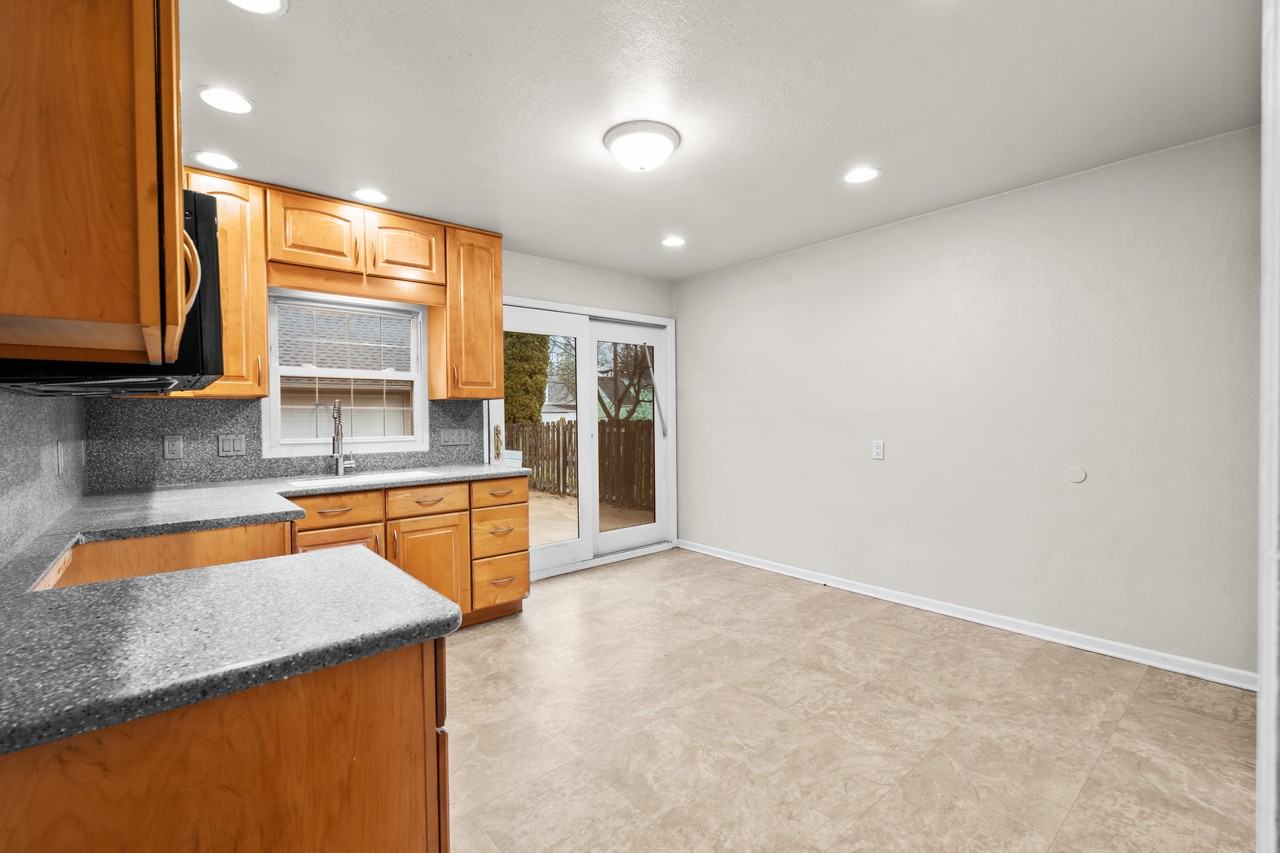 511 Continental Blvd #NA - Photo 6 of 30