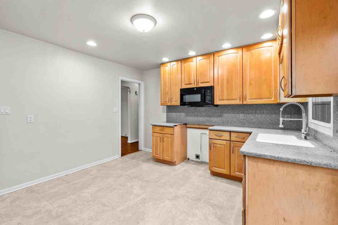 511 Continental Blvd #NA - Photo 7 of 30