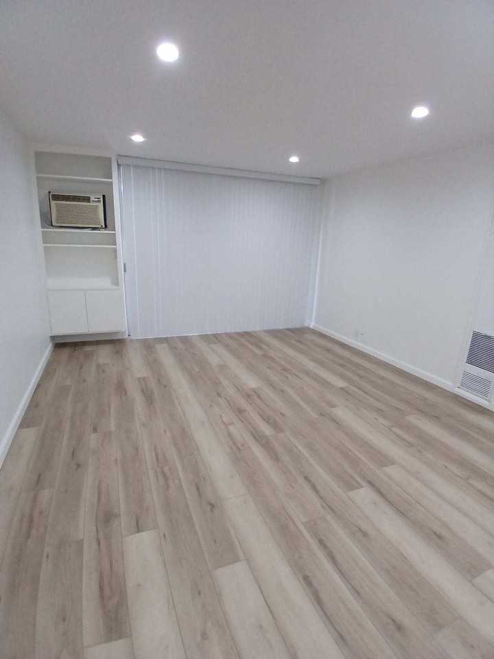 533 S Hudson Ave #4 - Photo 6 of 18