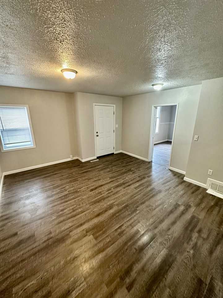 947 E Augusta Ave #NA - Photo 3 of 23