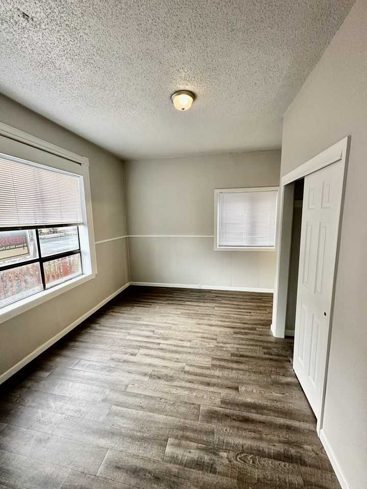 947 E Augusta Ave #NA - Photo 4 of 23