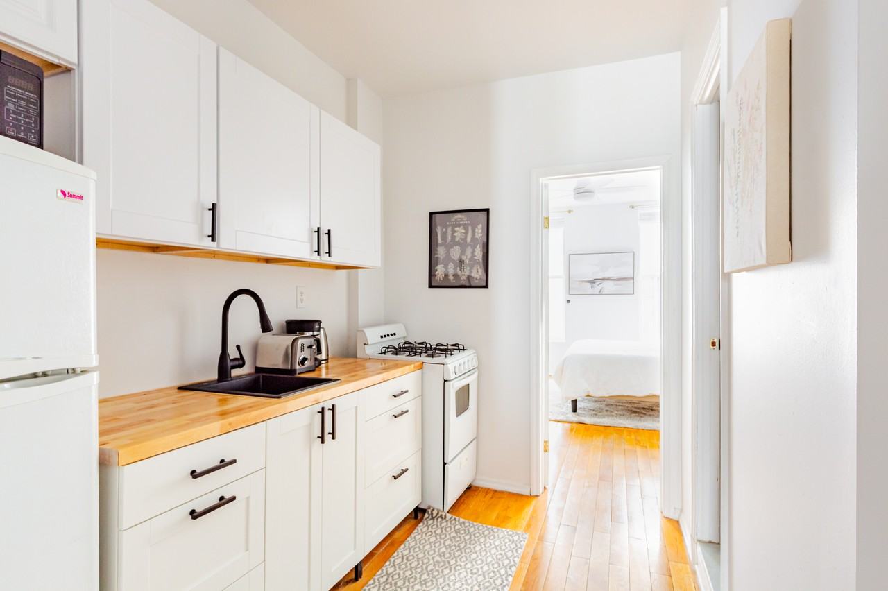 221 E 26th St #2B - Photo 3 of 15