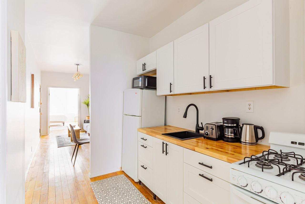 221 E 26th St #2B - Photo 4 of 15