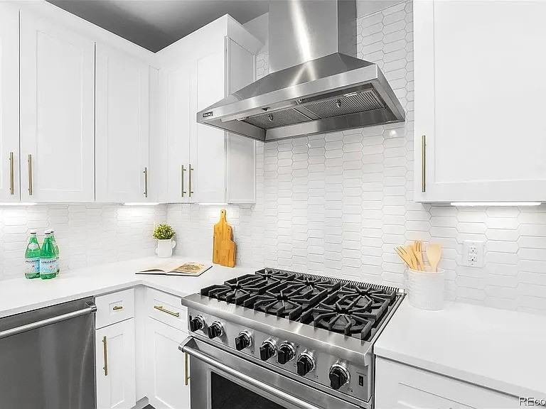 2458 Chase St #NA - Photo 5 of 12