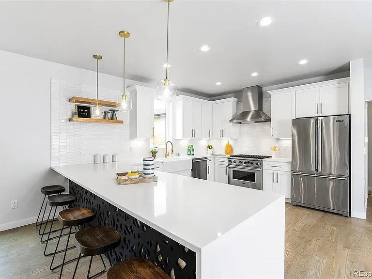 2458 Chase St #NA - Photo 4 of 12