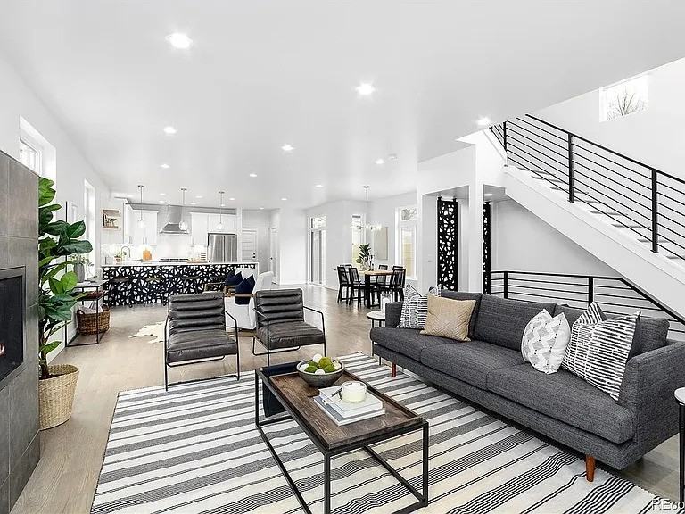 2458 Chase St #NA - Photo 2 of 12