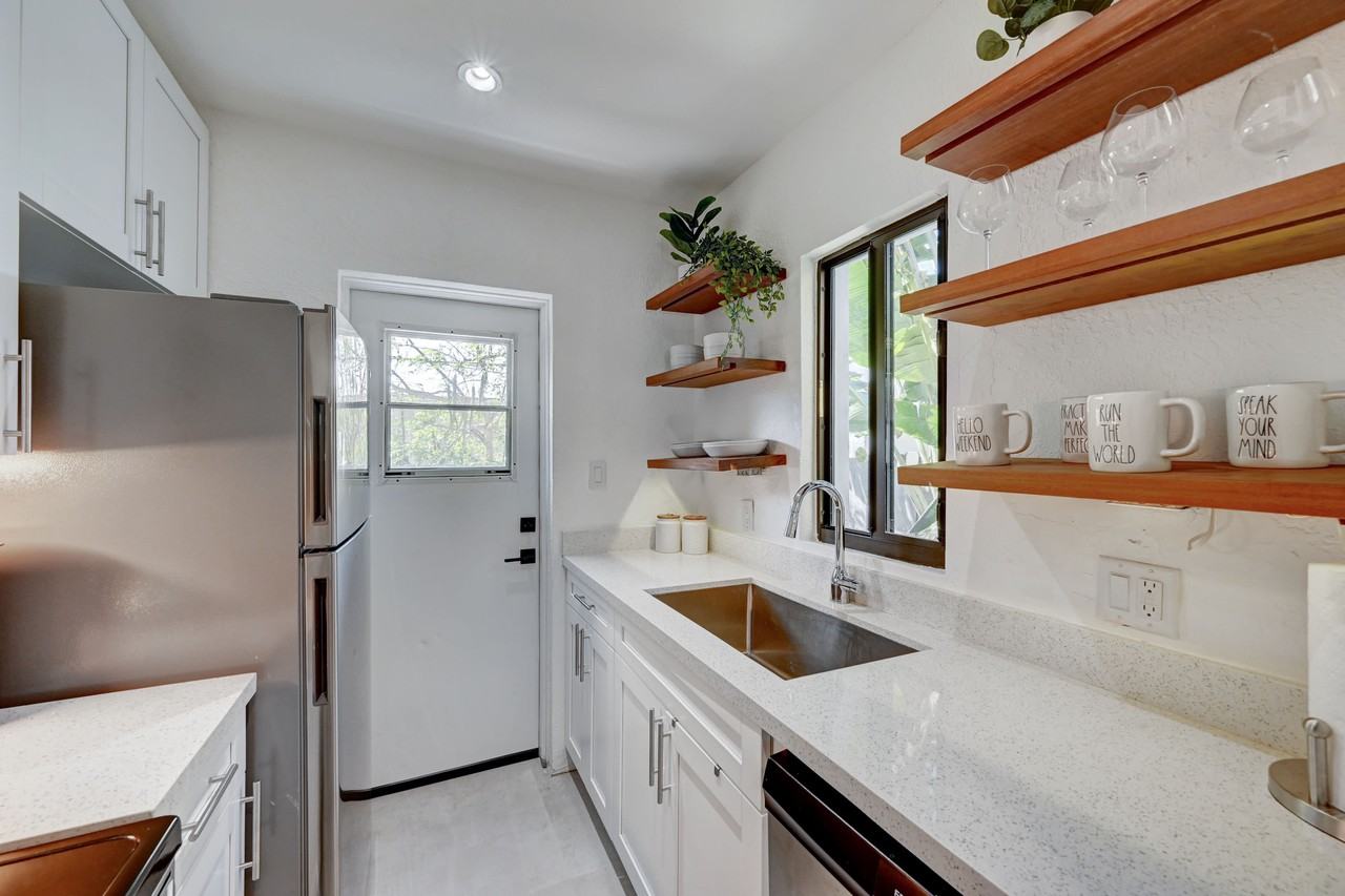 1502 Ne 12th St #2 - Photo 5 of 18